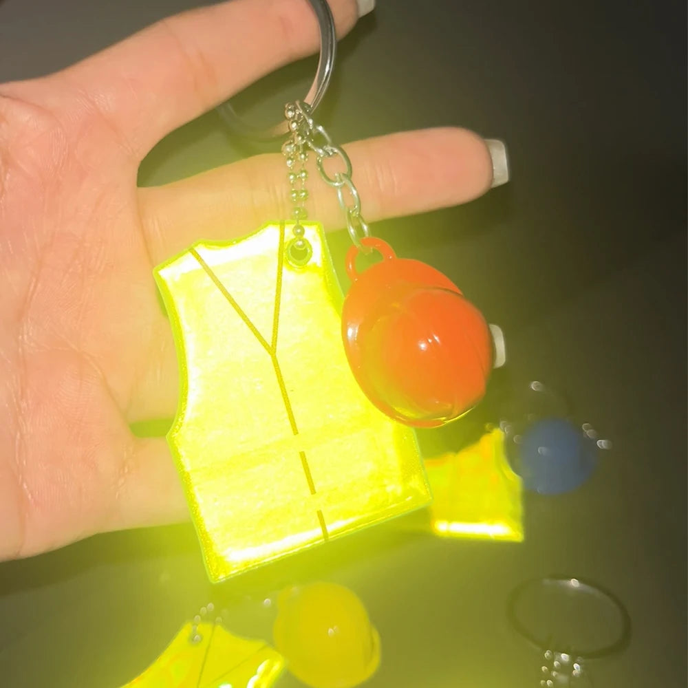 Creative Vest + Safety Helmet Shaped Keychain, Night Travel Sports Reflective Pendant for Backpack Luggage Hanging Accessories